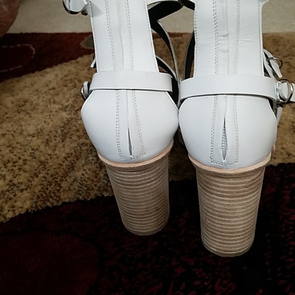 BALENCIAGA WHITE LEATHER STRAPPY SANDALS - Picture 3 of 8